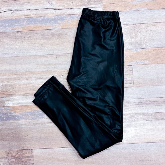 PLUSH Glossy black leggings | Sleek faux-leather look | Medium * - Picture 6 of 7